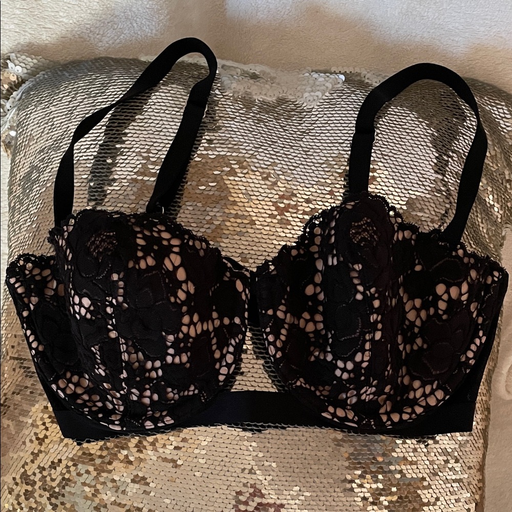 Victoria's Secret Very Sexy 34D Black Beige Floral Lace Bra